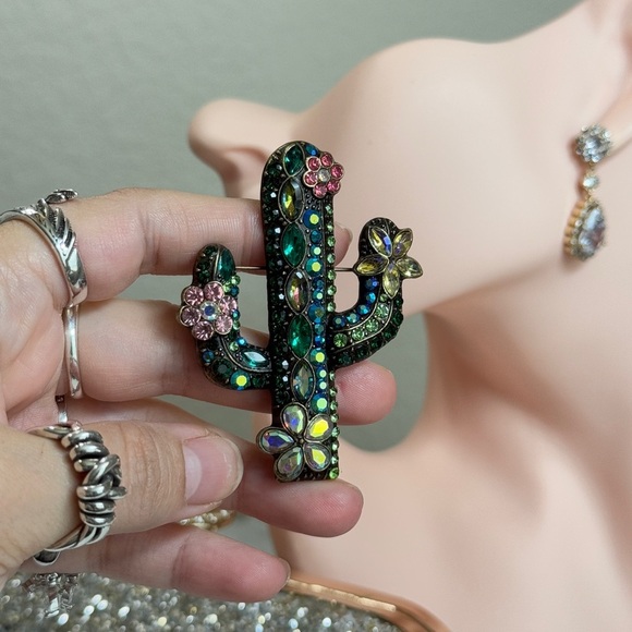 ⚜️🌵 Western Chic Green Cactus Brooch 🏜️ - Picture 3 of 9